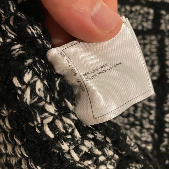 CHANEL Evening Jacket With Leather Cable Accents - Picture 8 of 15